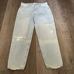 NWT Betro Simone Distressed High Waisted Mom Jeans Size 32